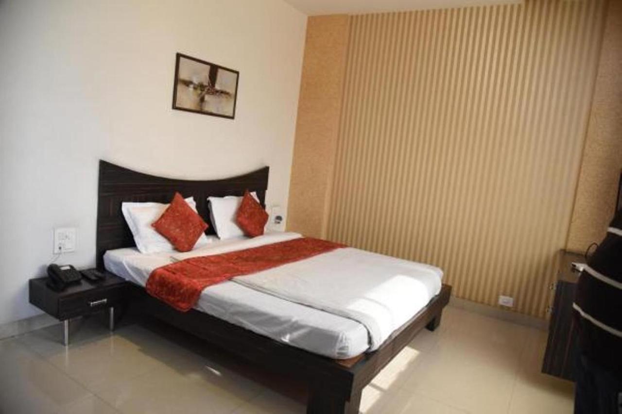 Hotel Pink Pearl Raigarh Экстерьер фото